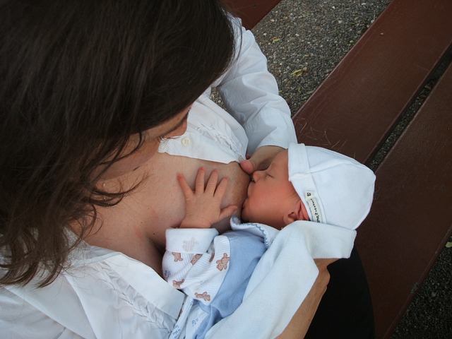 完全母乳栄養児に発症した新生児乳児消化管アレルギーの2例