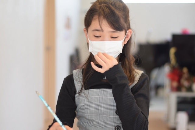 4週間以上続く子どもの痰がらみの咳に対し、抗菌薬が有効かもしれない