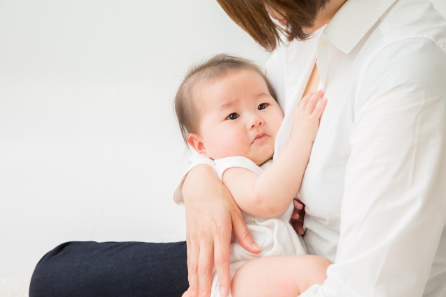予防接種中の母乳は、ショ糖よりも予防接種による痛みを減らすかもしれない