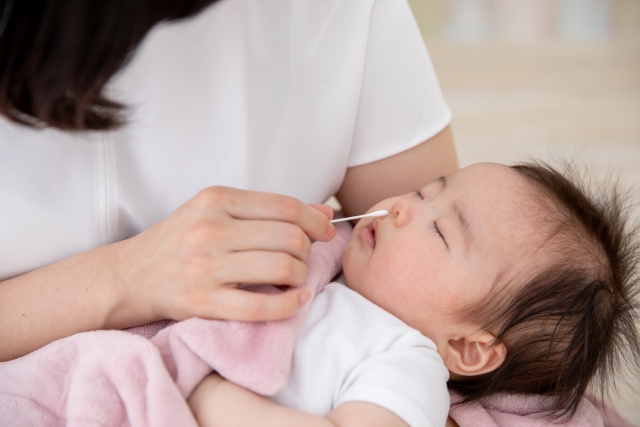 乳児のライノウイルス感染（多くの鼻かぜの原因）は、冬に重篤化しやすい