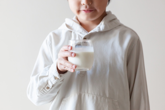 牛乳3mLを長期間継続して摂取すると、25mLを摂取できるようになる率が徐々に増加する