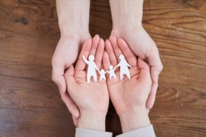 新型コロナワクチン接種は、家族内感染のリスクを低下させる