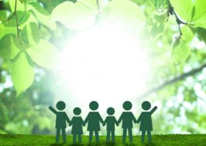 学校での感染予防策として、教職員のマスク着用、空気の循環を良くすることが推奨される