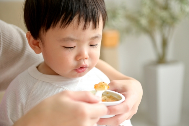 米国において、1歳までに卵やピーナッツを離乳食に導入している保護者はどれくらいか？