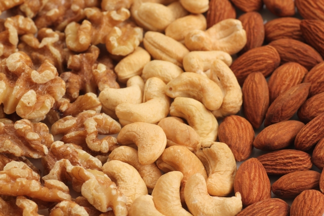 ナッツアレルギーのある親子は、さまざまなナッツを区別できる？