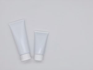 免疫抑制薬タクロリムス軟膏とPDE4阻害薬クリサボロール軟膏に、子どものアトピー性皮膚炎に対する効果の差はあるか?